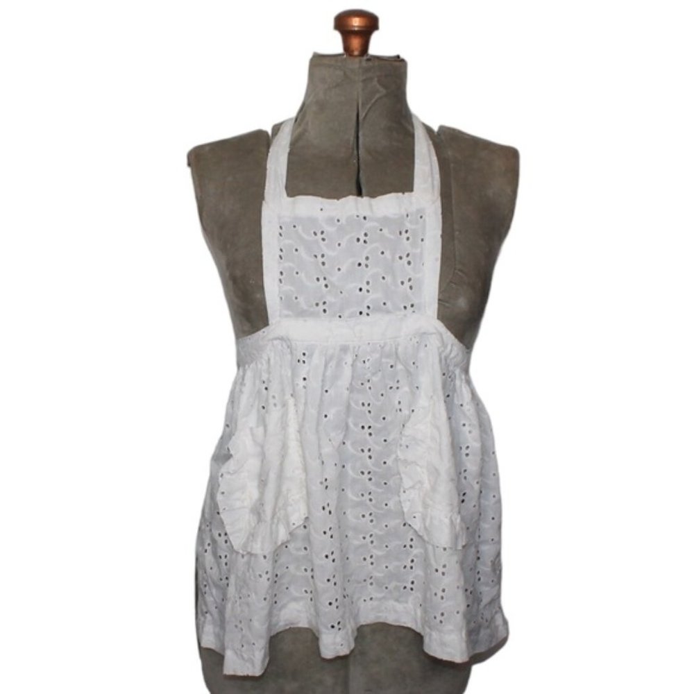 30 White Eyelet Apron